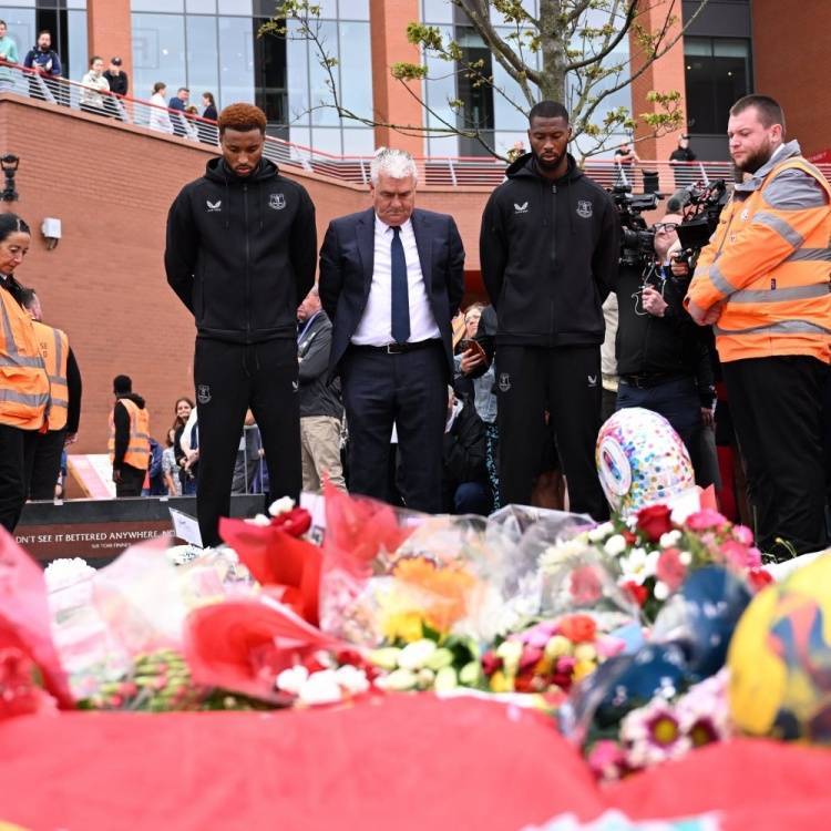 埃弗顿派代表到安菲尔德吊唁若塔，利物浦官推表示感谢